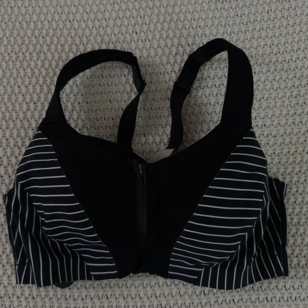 Victoria’s Secret on point sports bra